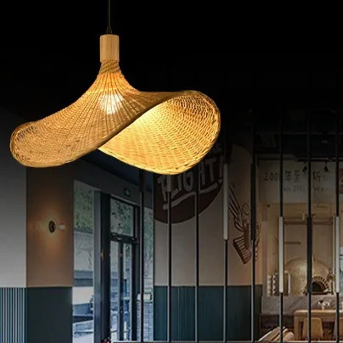 Lampe suspendue en bambou en forme de chapeau — plafonnier Plafonniers Design
