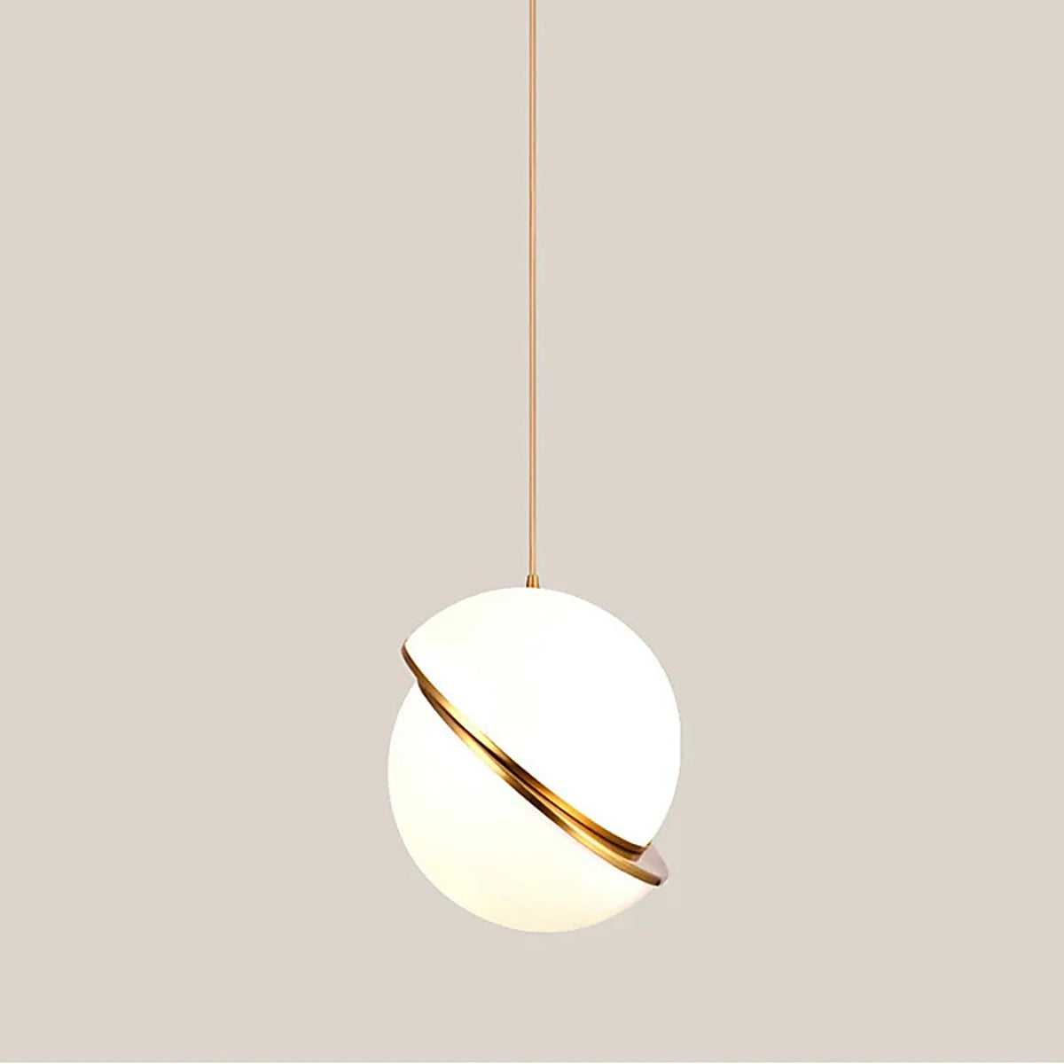Plafonnier boule suspendue doré au design moderne — plafonnier Plafonniers Design