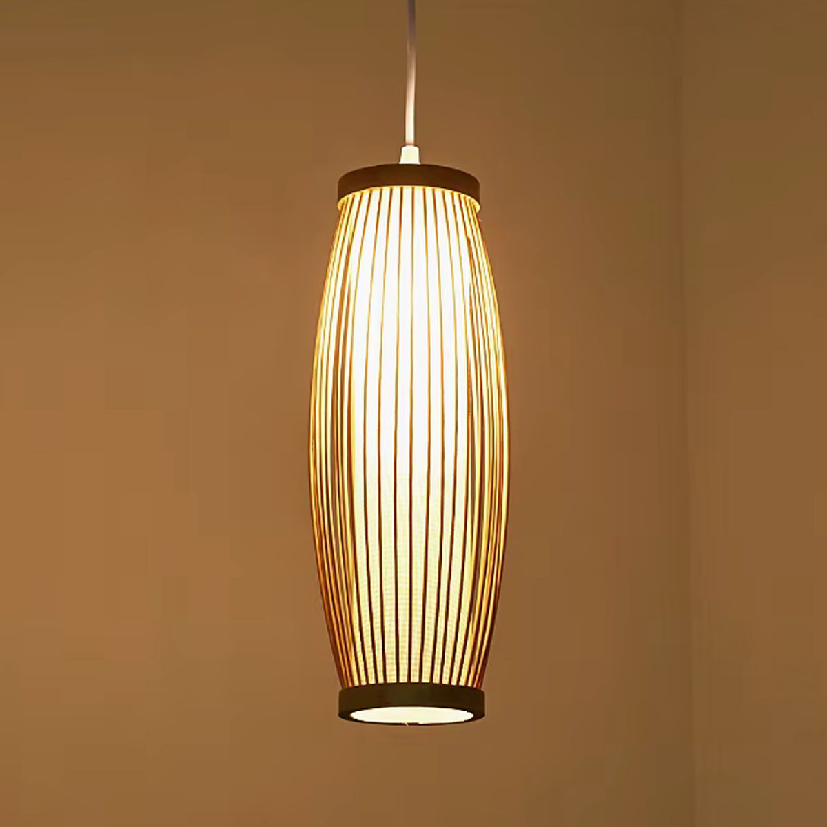 Plafonnier lanterne et lampe de table restaurant — plafonnier Plafonniers Design
